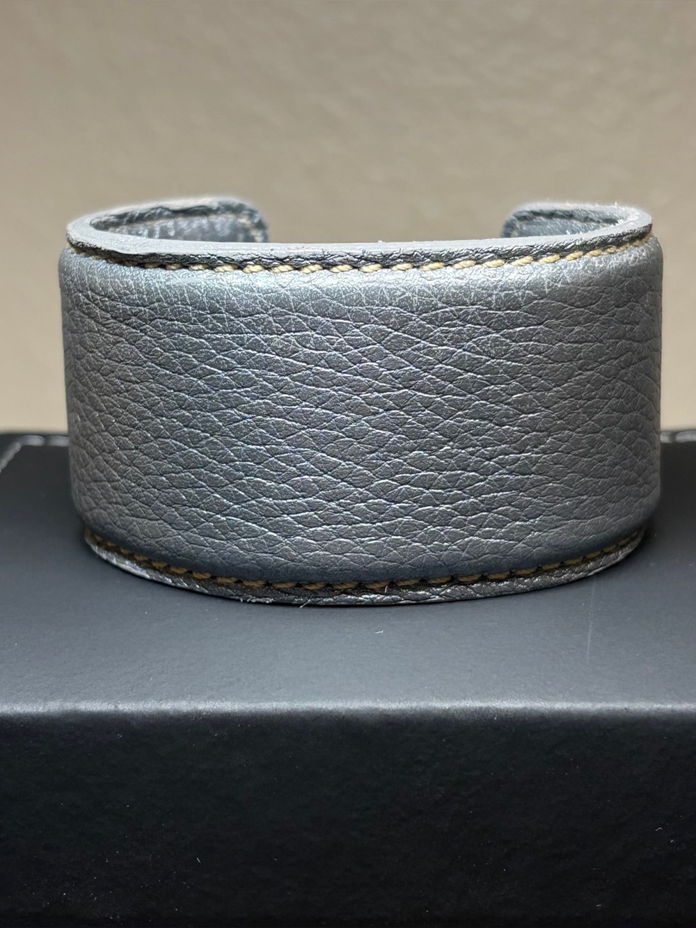 PRUA Metallic Gray Genuine Leather Wide Cuff Bracelet